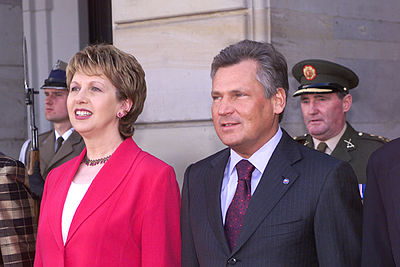 Which Polish president did Kwaśniewski succeed?