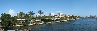 What is the name of the luxury shopping center in Boca Raton?