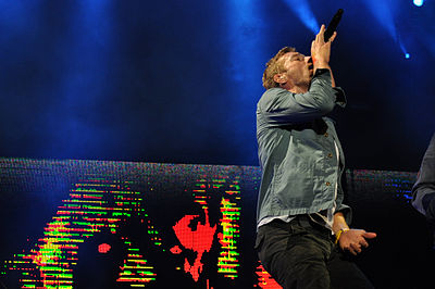 Where did Chris Martin form the band Coldplay?