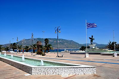 Which mountain range is located near Corinth?