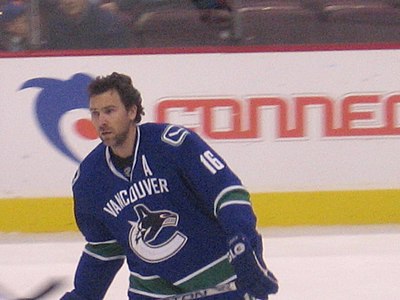 Which team did Trevor Linden play most of his career?