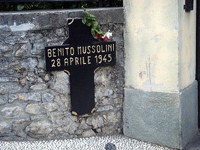 What is Benito Mussolini's height?