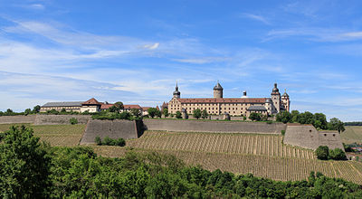 What is the approximate distance between Würzburg and Frankfurt am Main?