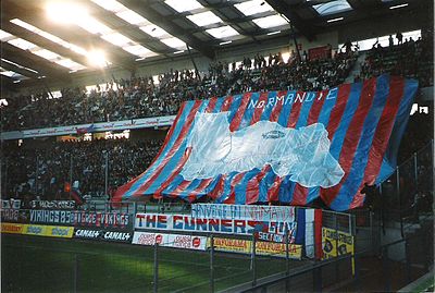 In what year did SM Caen first achieve promotion to the top division of French football?
