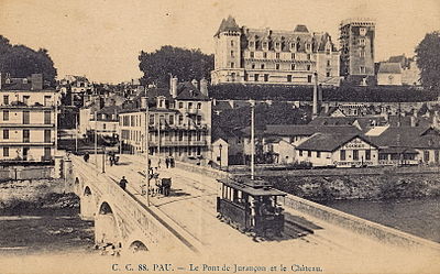 Which foreign tourists were attracted to Pau during the Belle Époque?