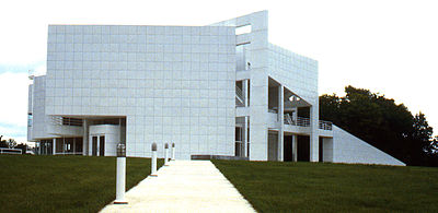 Are Richard Meier's designs often symmetrical?