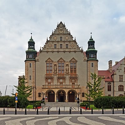 Poznań has won the [url class="tippy_vc" href="#5109555"]Order Of The Builders Of People's Poland[/url] award.[br]Is this true or false?