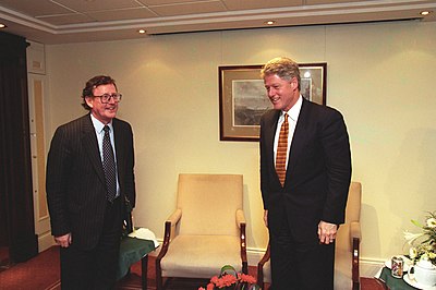 What paramilitary-linked party did David Trimble get involved with in his early career?