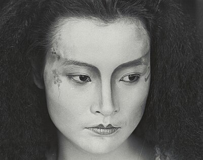 Which film starred Joan Chen as a protagonist dealing with generational conflicts?