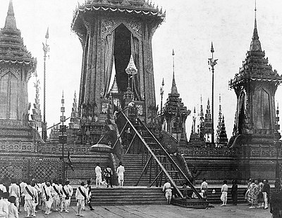 Whose reign immediately followed Chulalongkorn's?