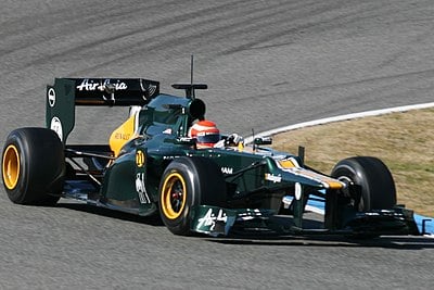 When did Tony Fernandes announce the sale of Caterham F1?