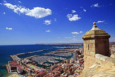 What is the name of the island located near Alicante?