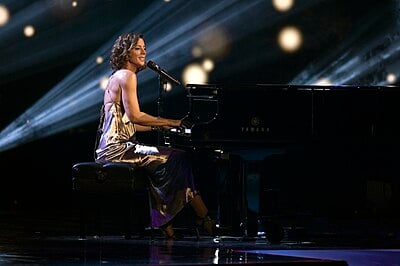 How many albums has Sarah McLachlan sold worldwide as of 2015?