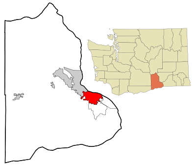 Which Native American tribe historically inhabited the area around Kennewick?