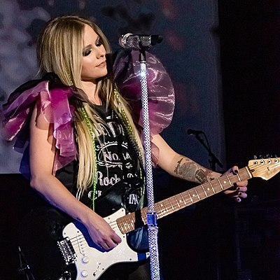 Where does Avril Lavigne live?