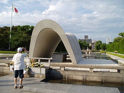 Which of the following cities or administrative bodies are twinned to Hiroshima?[br](Select 2 answers)