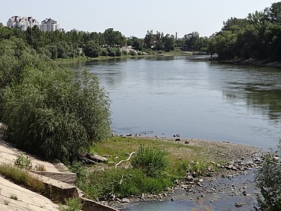 On which river bank is Tiraspol located?