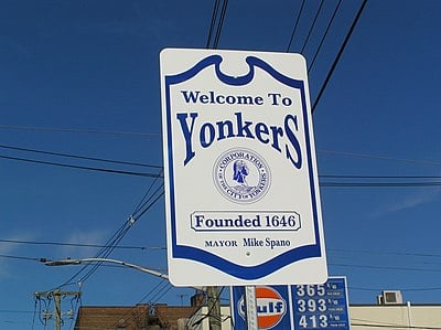 How many households are there in Yonkers? [br] (information updated in 2020)