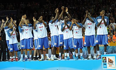 Who administers the France men's national basketball team?
