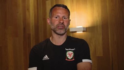 What is Ryan Giggs's signature?