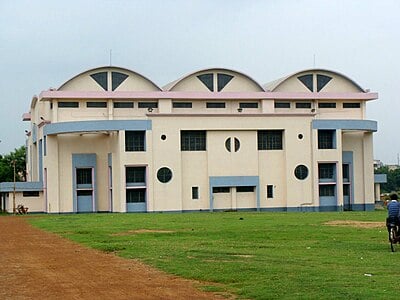 Which educational institution in Asansol is known for its engineering courses?
