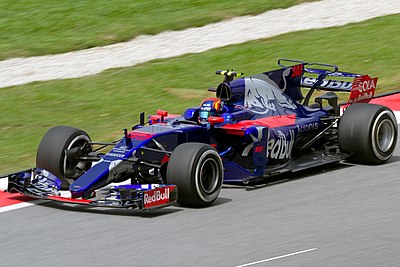 How many seasons did Carlos Sainz Jr. race with McLaren?