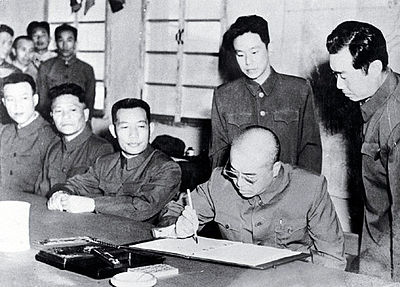 What type of war did Peng help China to engage in during 1950-1953?