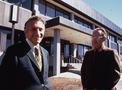 Which company did Robert Noyce work for before co-founding Fairchild Semiconductor?