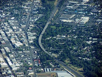 What is the name of the river that flows through Medford, Oregon?