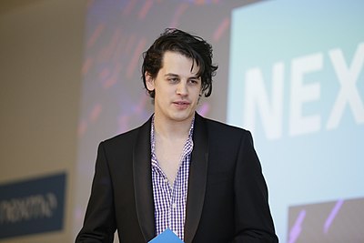 Which media organization did Milo Yiannopoulos work for between 2014 and 2017?