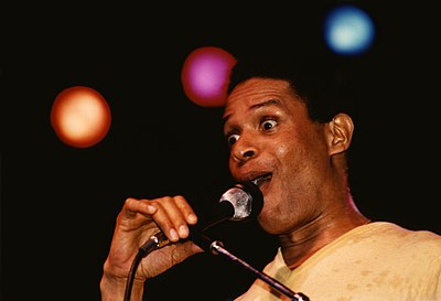 What famous charity song did Al Jarreau perform in 1985?