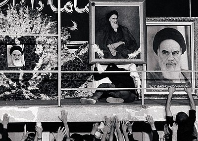 What is the title of the religious authority Khomeini held in Twelver Shi'ism?