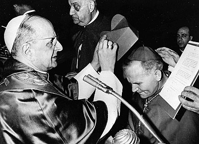 In which year did Pope Paul VI make his historic pilgrimage to the Holy Land?