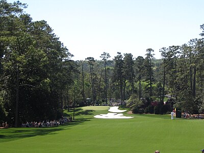 How many cabins are located on the grounds of Augusta National Golf Club?