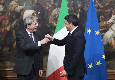 What academic degree has Matteo Renzi achieved?