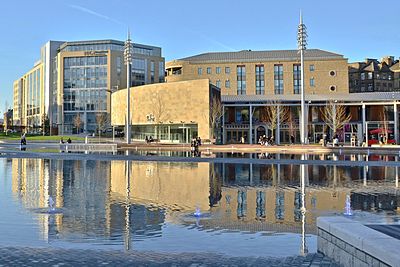 What is the name of the large public park in Bradford city center?