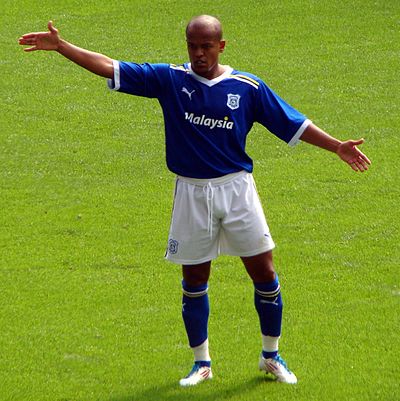 Which club did Earnshaw first join as a youth player?