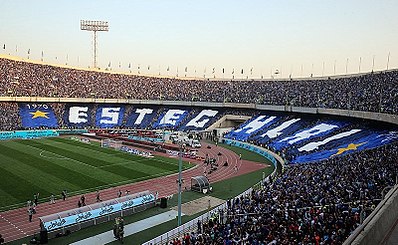 In which year did Esteghlal F.C. change its name from Tâj to Esteghlal?