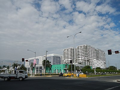 Which famous shopping mall is located in Pasay?