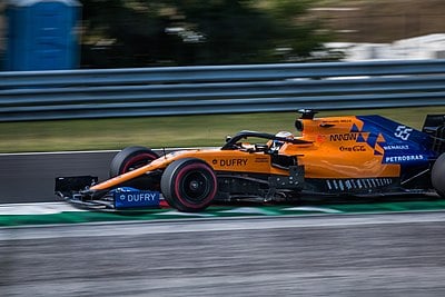 In which team did Carlos Sainz Jr. win his maiden F1 race?