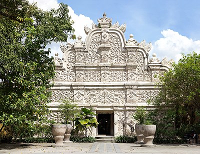 What is the name of Yogyakarta's royal palace?