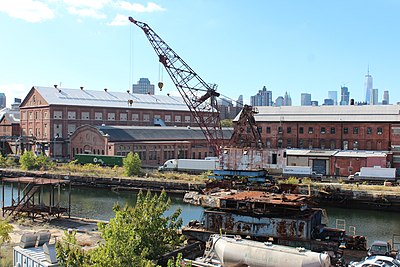 What type of ships did the Brooklyn Navy Yard produce before the 1870s?