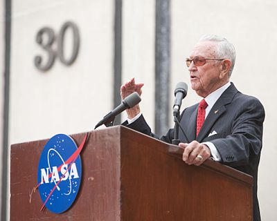 How many crewed Apollo missions occurred while Kraft was director of the MSC?
