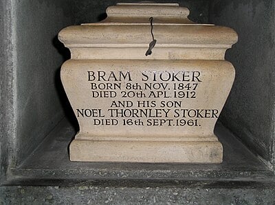 Before achieving fame, what job did Bram Stoker hold in Ireland?