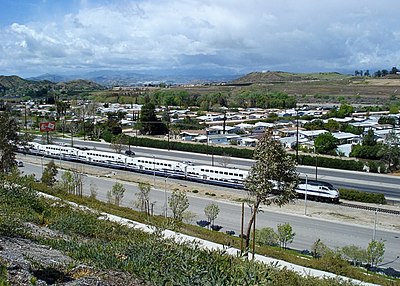 What is the name of the unincorporated community located to the west of Santa Clarita?