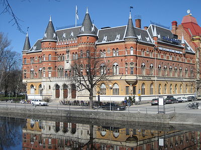 Which university is located in Örebro?