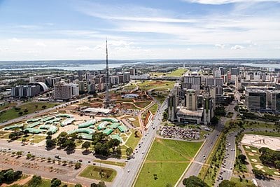 Which airport serves Brasília?