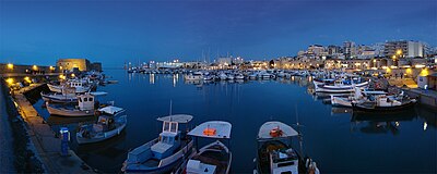 What is the main port of Heraklion called?