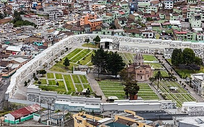 Which famous street in Quito is known for its nightlife and entertainment?