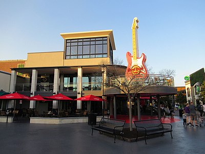 When did Hard Rock Cafe start covering its walls with rock and roll memorabilia?